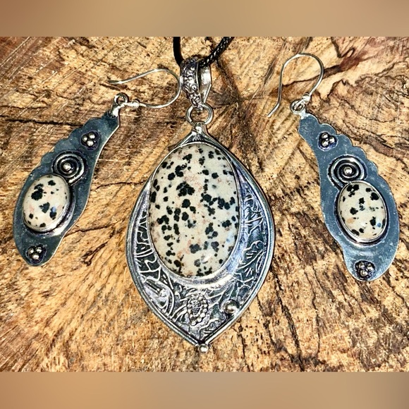 Dalmatian Jasper Set Pendant & Earrings - Picture 5 of 6
